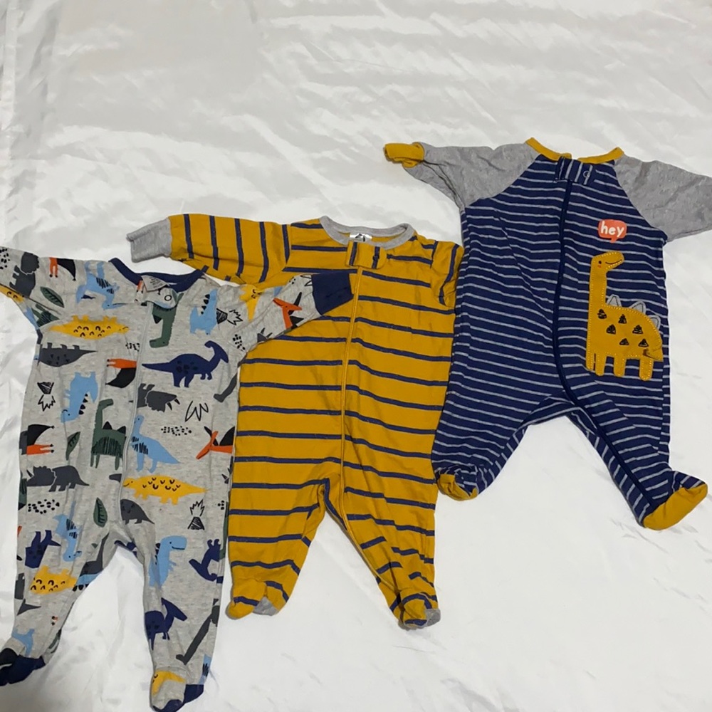 3/$20⭐️ Set of 3 Dinosaur Sleepers